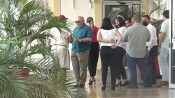 Recorre Químico Benítez el Ayuntamiento a su regreso