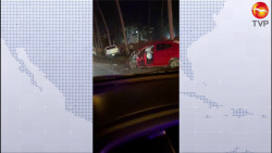 Colisionan tres vehículos en aparatoso accidente en Cerritos