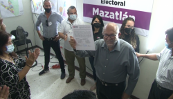 "Químico" Benítez recibe constancia de mayoría como alcalde de Mazatlán