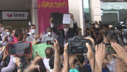 Hacen fiesta morenistas en entrega de constancia a Rocha Moya