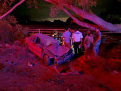 Automóvil vuelca en la carretera rumbo al Walamo; conductor resulta ileso