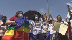 Se enfrentan en el Congreso grupos religiosos y de la comunidad LGBT