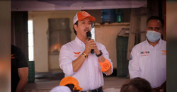 Estable, permanece David Figueroa en el hospital