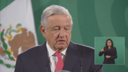 AMLO señala que el INE  gasta su presupuesto en altos sueldos, vinos y  viáticos