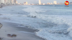 Registran playas mazatlecas oleaje elevado