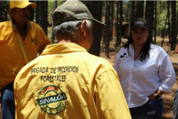 Otorgan  equipo de trabajo a los que combaten  los incendios forestales