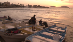 Marea alta ocasiona daños en lanchas de pescadores de Playa Norte