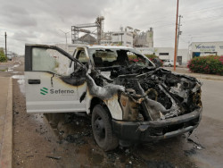Se incendia vehículo en la entrada sur de ciudad obregón