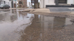 En plena sequía...y el agua limpia escurriendo por las calles
