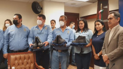 La UAS cumple con la entrega de uniformes