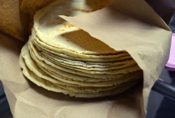 Sube dos pesos el kilo de tortilla..
