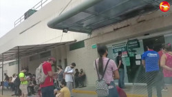 Se acumulan derechohabientes afuera del triage IMSS Mazatlán