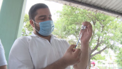 Solicita más vacunas Quirino Ordaz para detener contagios
