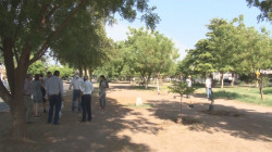 Festejan el día del árbol plantando nuevos arboles en la ciudad.