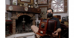 Este mexicano tiene una colección de 3,000 cámaras fotográficas de todas las épocas