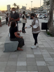 Hasta 400 cubrebocas diarios entregan a turistas y locales