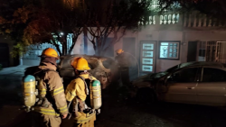 Se incendian dos vehículos en la Colonia Montuosa