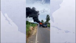 Camión pasajero se incendia cerca de la cabecera de Rosario
