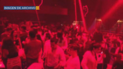 Jóvenes son vulnerables al COVID por no estar vacunados