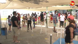 Pese a tercera ola de contagios hay largas filas en el Acuario Mazatlán
