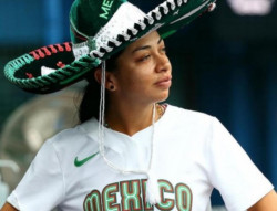 Steffy Aradillas mostró que tiene todos los uniformes de softbol para Tokio 2020