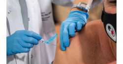 Vacuna contra la gripe protege contra el covid grave, asegura estudio global