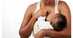 Mujer empieza a lactar desde su axila después de dar a luz (foto)