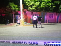 Choca en su motocicleta y muere