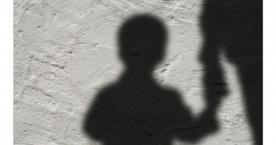 Buscan ejecutar a niño de 8 años por orinar alfombra de lugar sagrado en Pakistán
