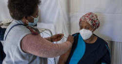 Una "burla" que la aplicación de terceras dosis de Covid-19 amenacen la vacunación en África: OMS
