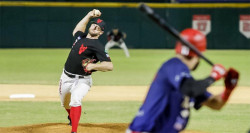 Mitch Lively esta de regreso con los Rojos del Puerto