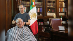 Genera "memes" imagen del corte de cabello de AMLO