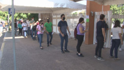 Inicia vacunación para jóvenes de 18 años en adelante