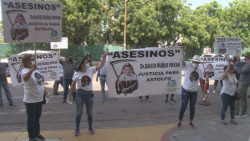 Protestan frente a clínica particular por presunta negligencia en muerte de paciente