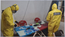 Detienen a 25 personas en narcolaboratorio