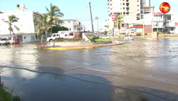 Sigue inundada la avenida Cruz Lizárraga
