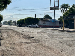 Piden vecinos atención a baches en la colonia Hidalgo
