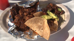 Tiene CO toda una tradición con la birria de Borrego Tatemado