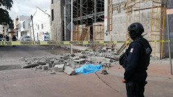 Muere albañil al caer de edificio en construcción