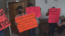 Policías se manifiestan en espera de un aumento de sueldo