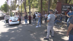 A un día de concluir la vacunación de rezagados se mantienen las largas filas