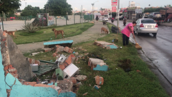 Jóvenes chocan contra centro de carga del Parque Lineal