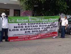 Se manifiestan trabajadores de la salud en evento de AMLO....en hospital!