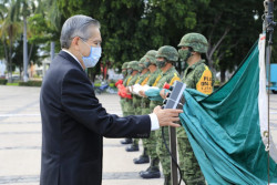 Izamiento a la bandera por 211 años de Independencia de México