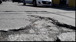 Falta semáforo y que arreglen la calle