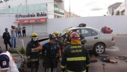 Choca y queda prensado
