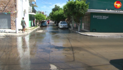 Hasta las habitaciones llega una fuga de aguas negras en la colonia Benito Juárez