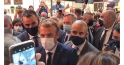 Lanzan un huevo al presidente de Francia (video)