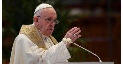 Los jóvenes utilizan las las redes sociales como un "campo de batalla", asegura el papa Francisco