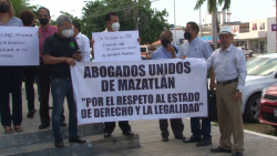 Se manifiestan abogados en juzgados familiares